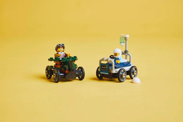 Изображение товара Конструктор Lego City Самолет против машины скорой помощи 60459
