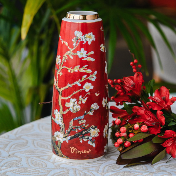 Изображение товара Ваза Goebel Artis Orbis. Van Gogh. Цветущие ветки миндаля / 67-062-94-1 (красный)