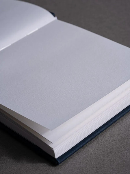 Изображение товара Скетчбук Малевичъ GrafArt White / 401275 (40л, темно-синий)
