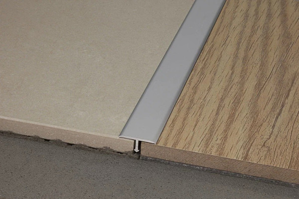 Изображение товара Профиль декоративный Пластал Т-профиль НЕ 270 26 (алюминий)