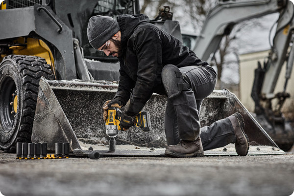 Изображение товара Профессиональный гайковерт DeWalt DCF964NT