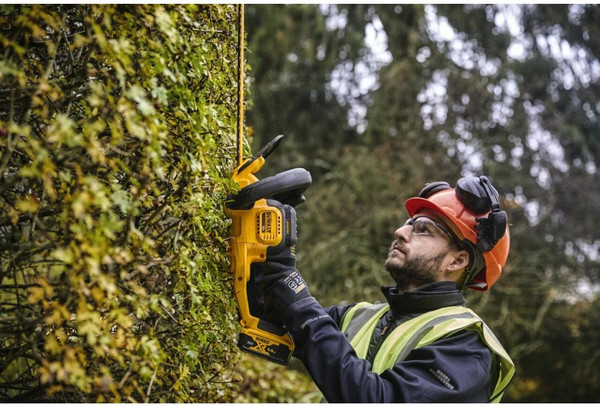 Изображение товара Кусторез аккумуляторный DeWalt DCMHT563N