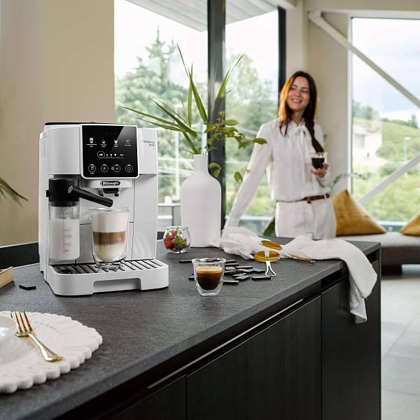 Изображение товара Кофемашина DeLonghi ECAM220.61.W