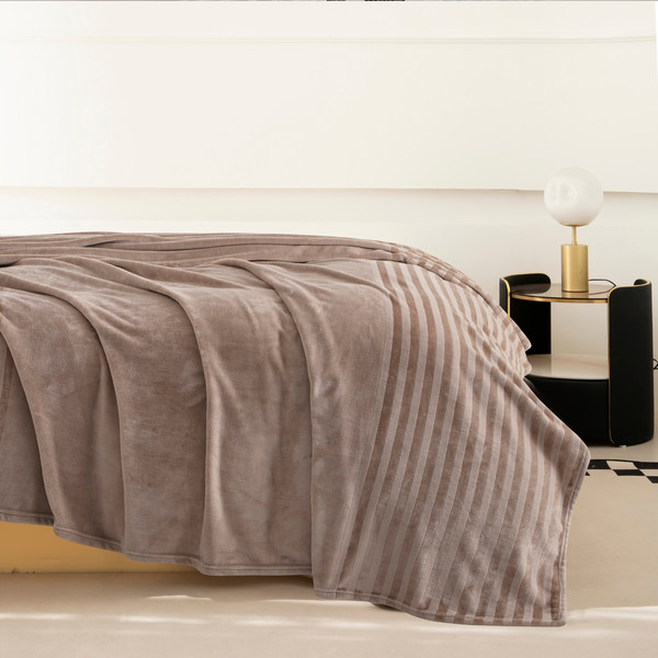 Изображение товара Плед Karven Фланель 1.5сп / PL005 SOLID JACQAURD v7/Coffee