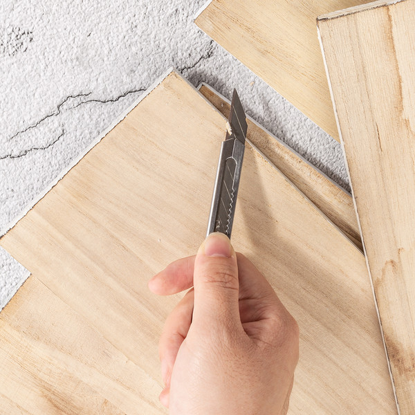 Изображение товара Нож канцелярский Deli Classic / 2034