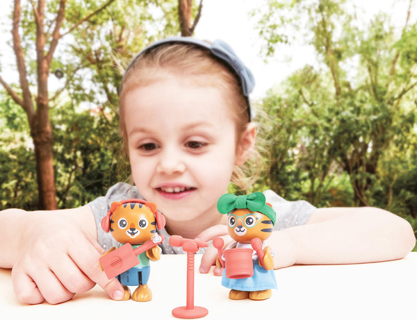 Изображение товара Игровой набор Hape Мини-дом Веселая семья тигров Майло и Мелоди / E3423_HP