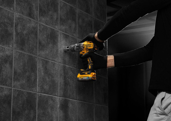 Изображение товара Профессиональная дрель-шуруповерт DeWalt DCD796P1