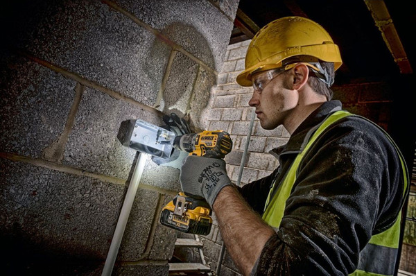 Изображение товара Профессиональная дрель-шуруповерт DeWalt DCD796P1