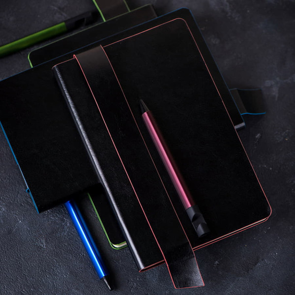 Изображение товара Записная книжка Happy Gifts Trendi / 21229/35/08 (128л, черный/красный)