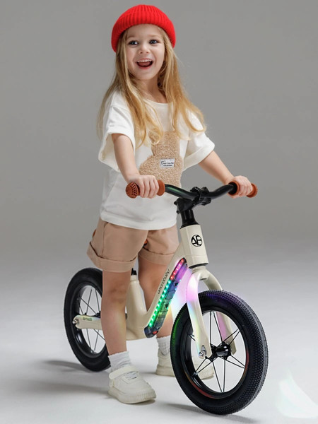 Изображение товара Беговел Amarobaby Tornado / AB24-34NB/33 (молочный)