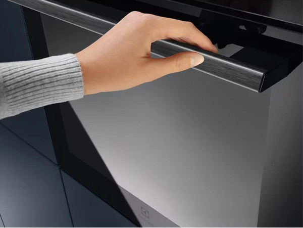 Изображение товара Электрический духовой шкаф Electrolux EOD6F77WZ
