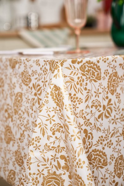 Изображение товара Скатерть Stolima Декор-шанс 5008 Золотое шитье (130x130)