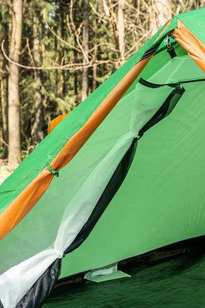 Изображение товара Палатка Sundays ZC-TT009-3P v2 (зеленый/желтый со спальным мешком ZC-SB001 синий)