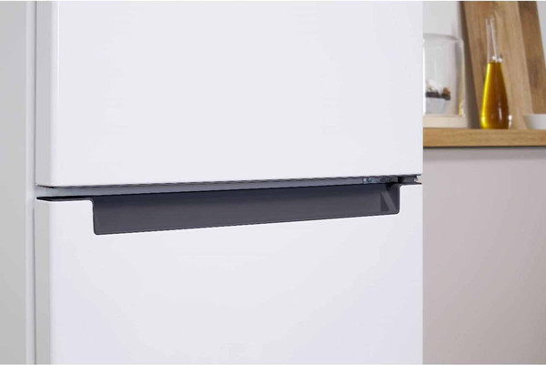 Изображение товара Холодильник с морозильником Indesit DS 3200 W