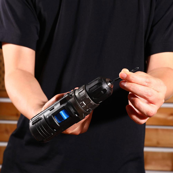 Изображение товара Аккумуляторная дрель-шуруповерт Deko DKCD12 в кейсе + набор инструментов 92шт / 083-1113