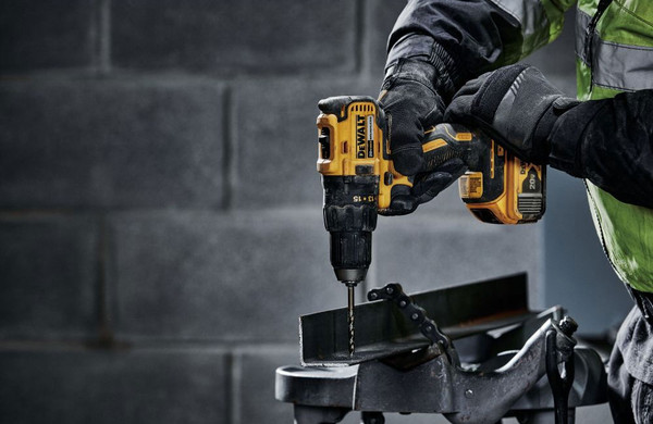 Изображение товара Профессиональная дрель-шуруповерт DeWalt DCD777P1