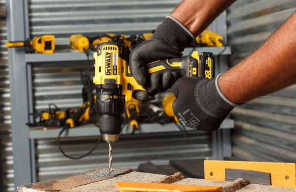 Изображение товара Профессиональная дрель-шуруповерт DeWalt DCD777P1
