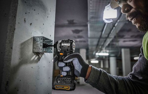 Изображение товара Профессиональный шуруповерт DeWalt DCF85ME2GT