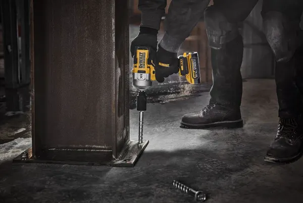 Изображение товара Профессиональный гайковерт DeWalt DCF961H2T