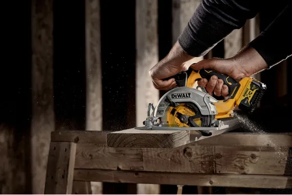 Изображение товара Профессиональная дисковая пила DeWalt DCS512P2