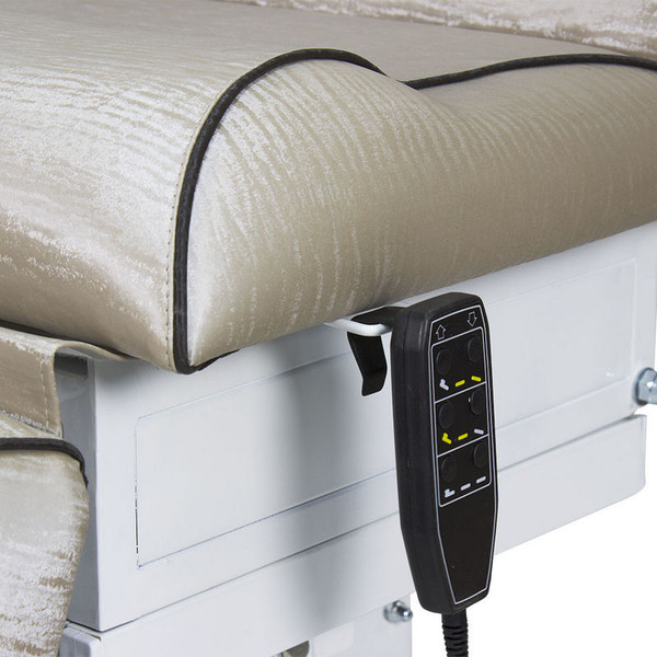 Изображение товара Косметологическое кресло Элеганс Шарм (белый, регулировка высоты, угла наклона спинки и сиденья)