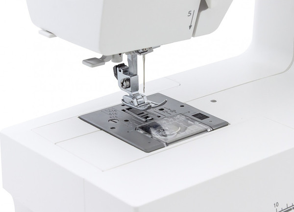 Изображение товара Швейная машина Janome Sewist 721 (белый)