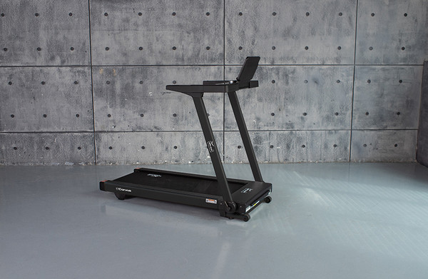 Изображение товара Электрическая беговая дорожка Orlauf Fitness Corvus 16454 (черный)