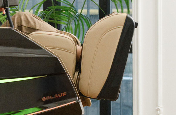 Изображение товара Массажное кресло Orlauf Wellness Mirage 18000