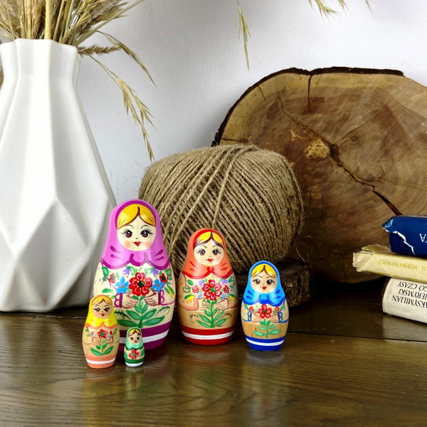 Изображение товара Матрешка сувенирная Брестская Фабрика Сувениров Традиционной цветочной росписью / 5047