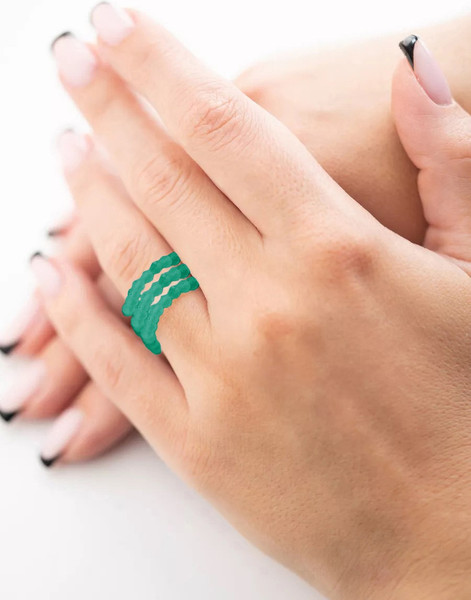 Изображение товара Кольцо Wolves Циркон Тройное 5700 (р.15-16, зеленый)