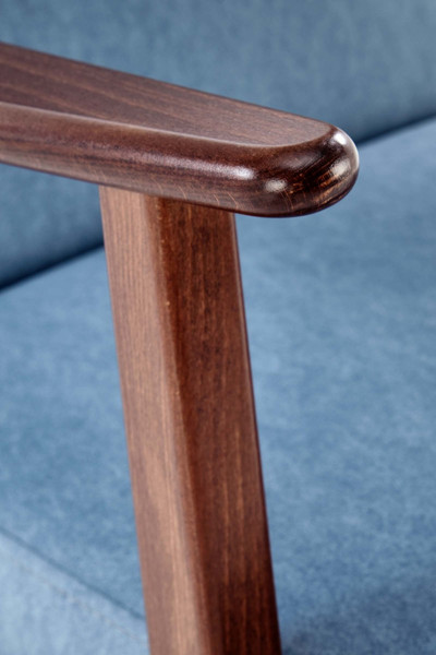 Изображение товара Кресло мягкое Halmar Milano 1S (tap. Castel 74 синий/орех)