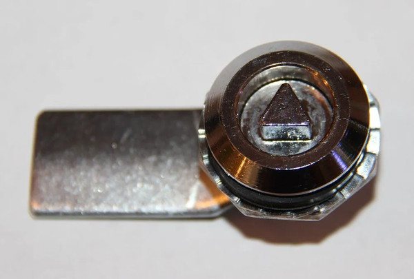 Изображение товара Замок почтовый No Brand щитовой 705 (треугольник, прямой ригель IP65)