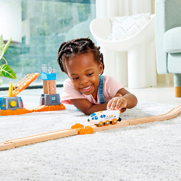 Изображение товара Поезд игрушечный Hape Инопланетные приключения Космический Поезд / E3872_HP