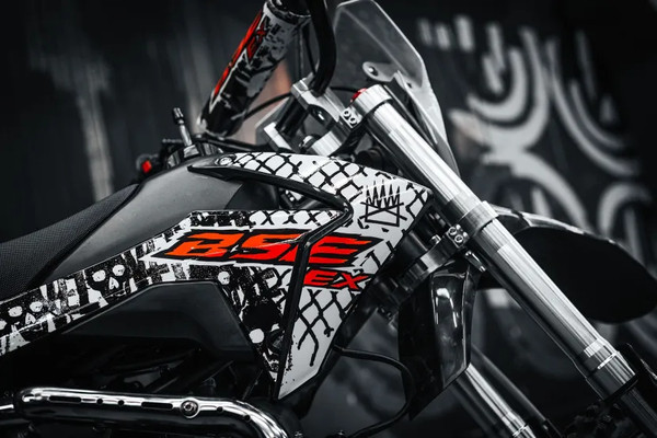 Изображение товара Мотоцикл BSE EX 14/12 Max13 / B0EXYG040RRW3 (белый/красный)