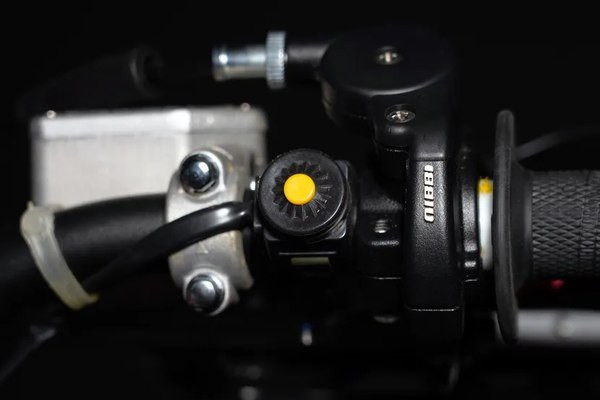 Изображение товара Мотоцикл BSE Ph 150 17/14 AK47 / BPH1EA015EPH1 (желтый)