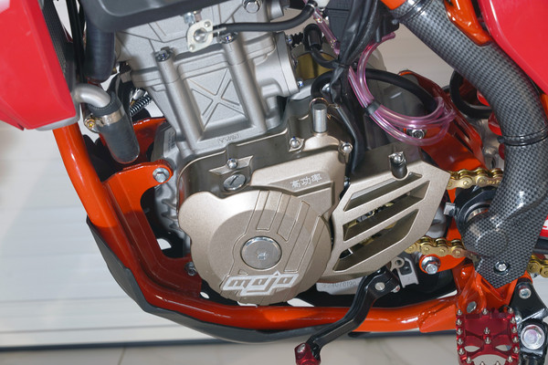 Изображение товара Мотоцикл BSE T9 Red Arrow TYX300SR / B0T9YD015HRR1