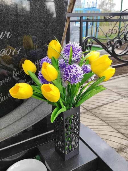 Изображение товара Ваза садовая BOTANICA Ритуальная 6x27.5см ажурная квадратная на колышке