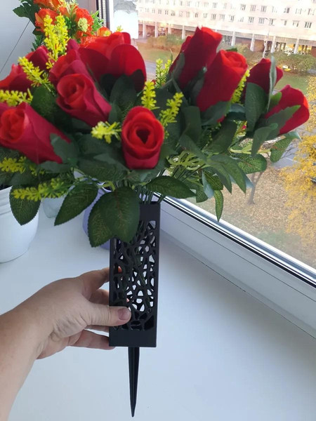 Изображение товара Ваза садовая BOTANICA Ритуальная 6x27.5см ажурная квадратная на колышке