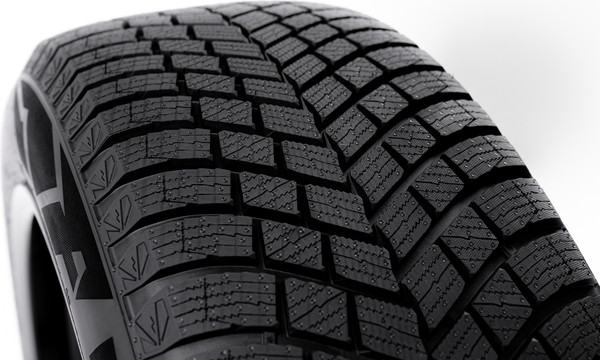 Изображение товара Зимняя шина Pirelli Ice Zero Friction 3 255/45R20 105H