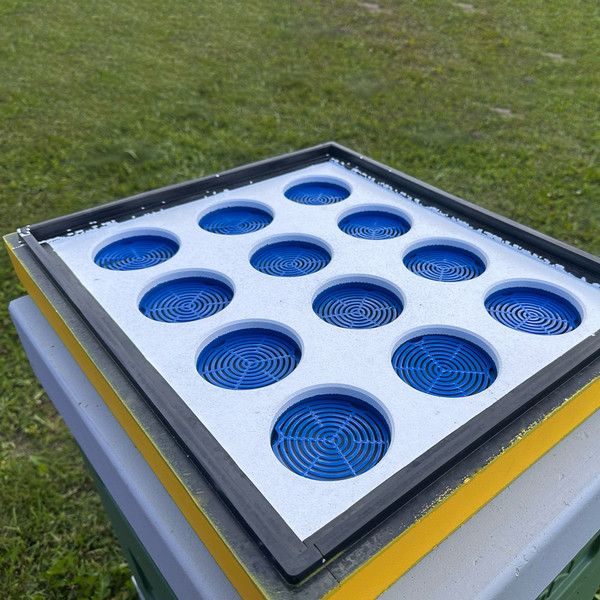 Изображение товара Подкрышник для улья Lyson Многофункциональный Для 10-рамочного улья 520x450 / W102120 (желтый)