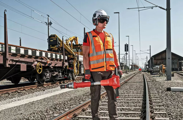 Изображение товара Аккумуляторный гайковерт Milwaukee M18 FHIWF1R-0C (4933493140)