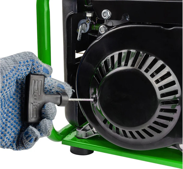 Изображение товара Бензиновый генератор RockForce 60 800 / RF-FY950-2