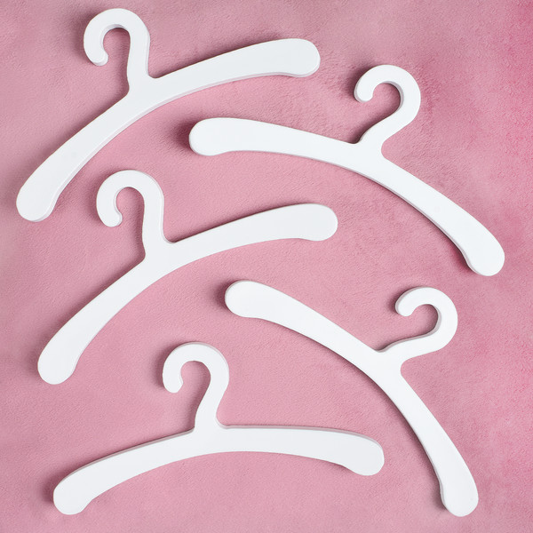 Изображение товара Аксессуар для куклы Leader Toys Набор плечиков для кукольной одежды / 71555 (5шт, белый)