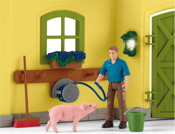 Изображение товара Игровой набор Schleich Набор Ферма с хлевом и животными 42605