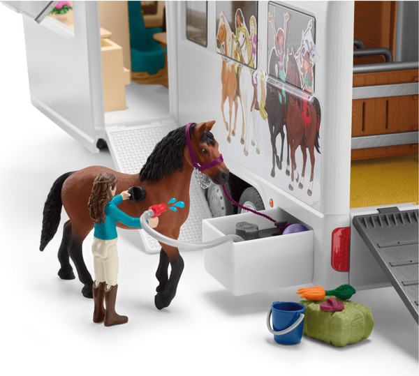 Изображение товара Игровой набор Schleich Школа верховой езды с лошадьми и наездниками 42619