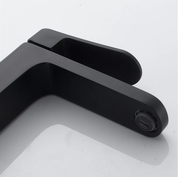 Изображение товара Смеситель Shevanik S4501H (черный)