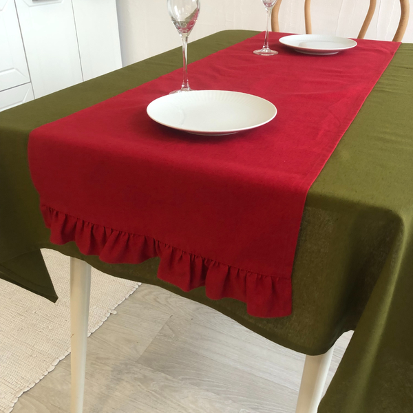 Изображение товара Дорожка на стол ОМурМебель 140x40см с рюшами (красный)