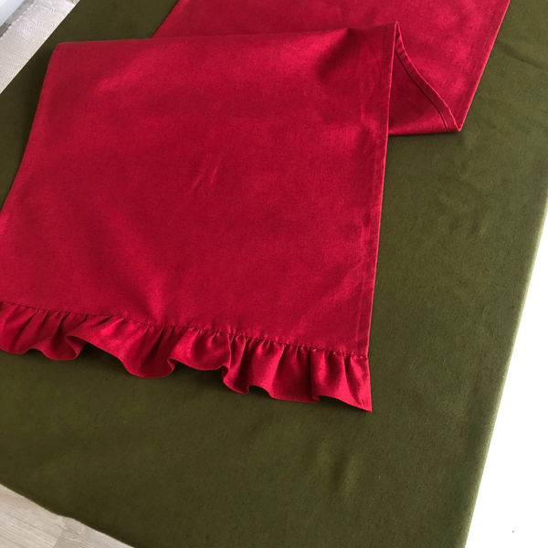 Изображение товара Дорожка на стол ОМурМебель 140x40см с рюшами (красный)