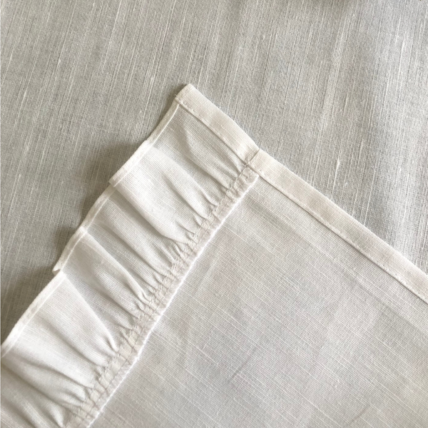 Изображение товара Дорожка на стол ОМурМебель 140x40см с рюшами (белый)