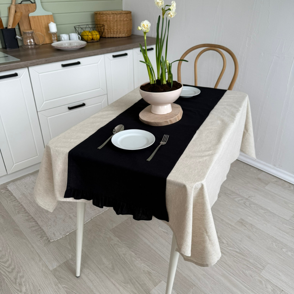 Изображение товара Дорожка на стол ОМурМебель 140x40см с рюшами (черный)
